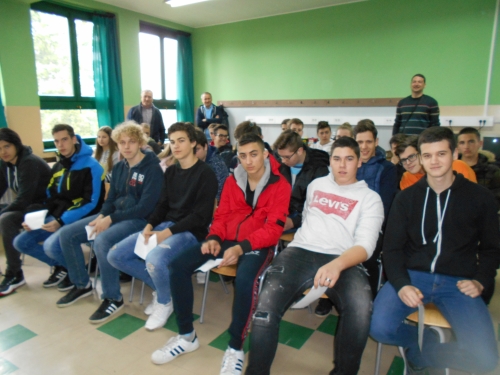 Együtt a csapat a magyarkanizsai iskolában